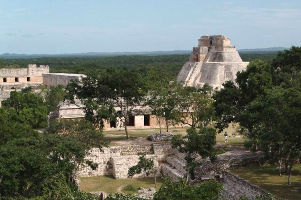 Zona arqueológica de Uxmal en la Ruta Puuc Yucatán